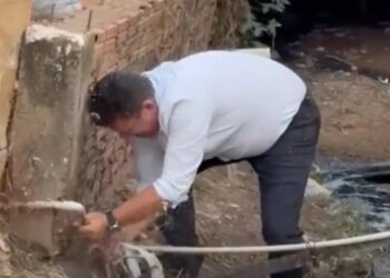 Em Marabá, vereador escorrega e quase bate a cabeça em ferro exposto