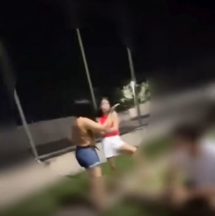 Mulher de 35 anos xinga adolescente em condomínio de Ananindeua. A suspeita é de ciúmes