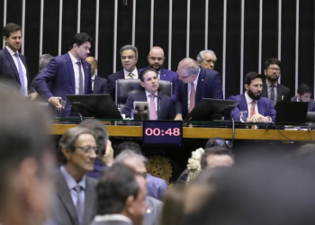 Câmara aprova projeto que amplia licença-paternidade de 5 para 20 dias