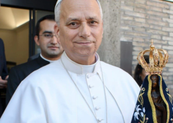 Papa Leão XIV alerta católicos de que Jesus é único Salvador e impõe limites para veneração a Maria