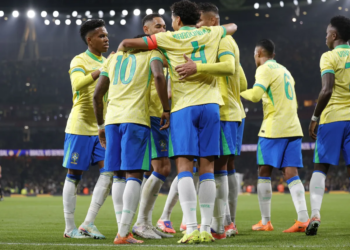 Com gols de Estevão e Casemiro, Brasil vence Senegal em amistoso com ‘clima de Copa do Mundo’