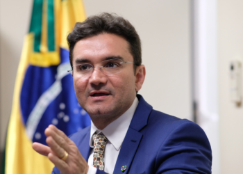 “Mais de R$ 200 mil”: Celso Sabino, Ministro de Lula, usou dinheiro do partido para pagar aluguel de empresa própria