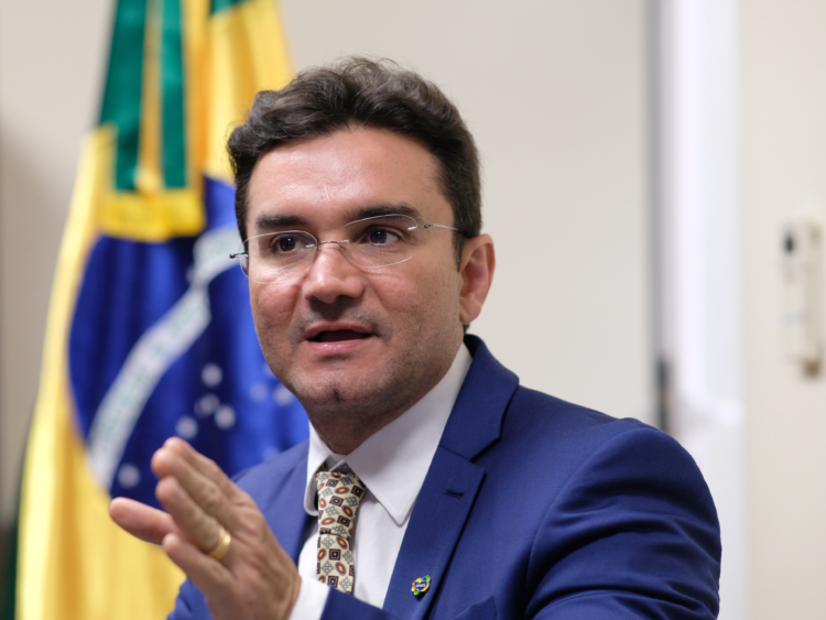 “Mais de R$ 200 mil”: Celso Sabino, Ministro de Lula, usou dinheiro do partido para pagar aluguel de empresa própria