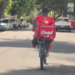 Vídeo de entregador do Ifood sem uma perna trabalhando de bicicleta viraliza