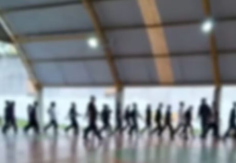 ‘Entrar na favela e deixar corpo no chão’: alunos de escola cívico-militar cantam músicas do Bope no Paraná