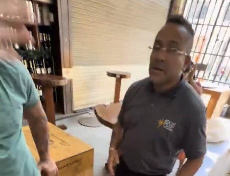 Jovem denuncia homof0bia após ser advertido por abraçar namorado no Mercado Municipal de SP