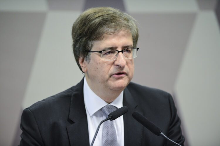 Gonet quer monopólio da PGR para barrar impeachment de ministros do STF