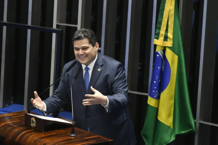 Alcolumbre declara guerra a Gilmar Mendes e ameaça pautar projetos que limitam o stf: “não hesitarei em defender a constituição”