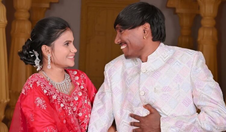 O galã tem dona: Suraj Chavan, o homem mais bonito da Índia, se casa com a prima