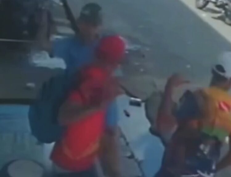 Criminos0s arm4dos com faca assalt@m em Ananindeua e acabam presos pela PM após esfaque@r vítim4