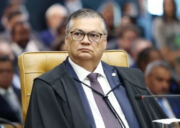 Flávio Dino se irrita e impede Jeffrey Chiquini de questionar Moraes