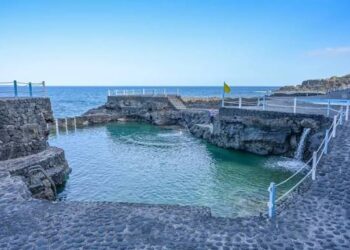 Quatro turistas morrem e um desaparece ao serem levados por onda gigante em piscina natural na Espanha