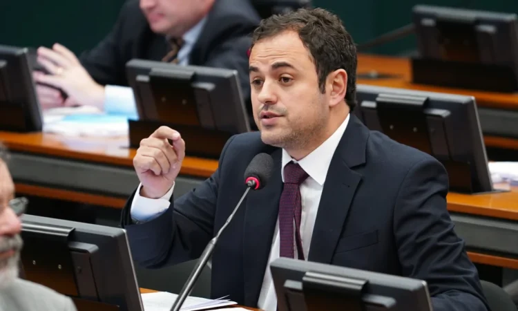 Glauber braga protesta contra possível cassação e ocupa cadeira de motta na câmara