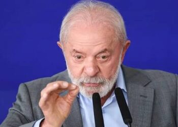 ‘Para destruir basta eleger alguém que não presta’, diz Lula em conferência em Brasília