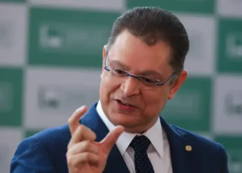 Líder do PL chama Moraes de “ditador psicopata” após STF derrubar decisão da Câmara e cassar Zambelli