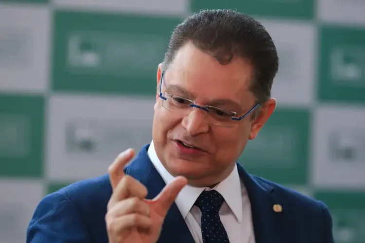 Líder do PL chama Moraes de “ditador psicopata” após STF derrubar decisão da Câmara e cassar Zambelli