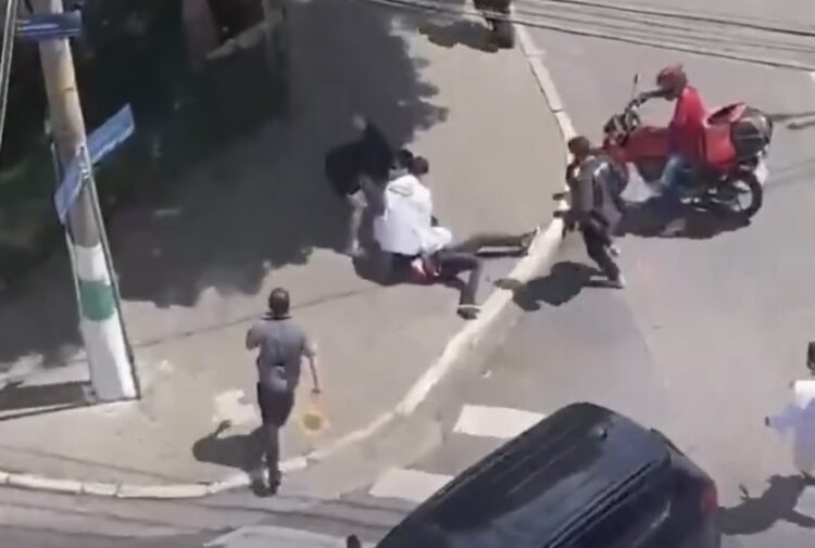 Lutadores impedem furto de motocicleta e imobilizam suspeitos no Itaim Bibi