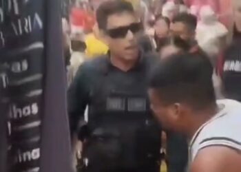 PM agride vendedor de pipoca após reclamação sobre viatura que teria atingido carrinho