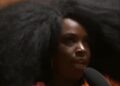 Em podcast, mulher aponta racismo por conta de cabelo e relatar dificuldade para conseguir emprego
