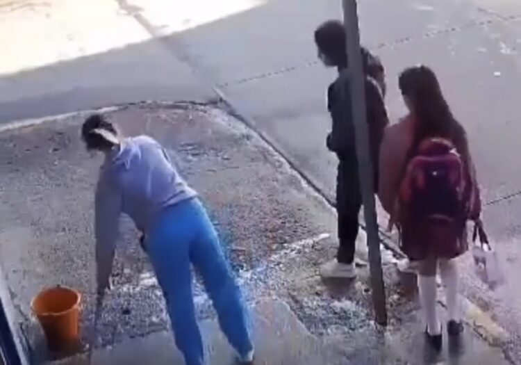 Limpeza de calçada termina em agressão e confusão entre mulheres