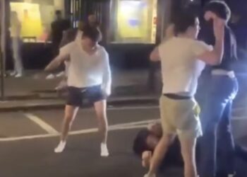 Briga na rua termina em chute na cabeça, arrependimento e choque