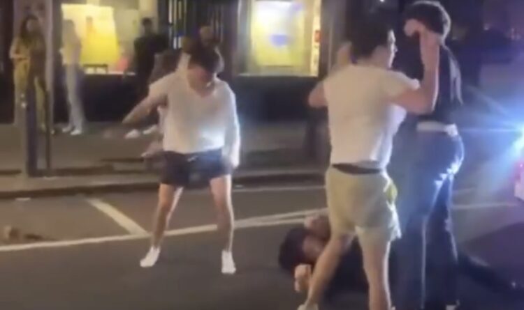 Briga na rua termina em chute na cabeça, arrependimento e choque