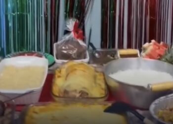 Mulher grava mesa da ceia de Natal e tudo acaba em surpresa
