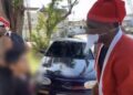 “Papai Noel” interrompe entrega de presentes após ser chamado de “Saci”