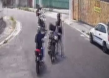 Motociclista reage a assalto e mata suspeito durante tentativa de roubo em rua de SP