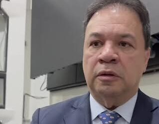 Cotado ao Senado, Chicão assina contrato de R$ 789 mil para locação de nobreaks — valor compraria mais de 2 mil unidades