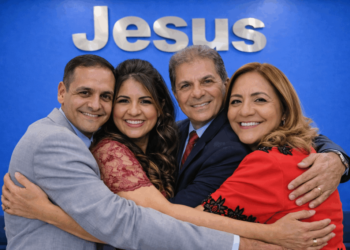 Pastor Sales Batista é afastado após caso com a nora; denúncias apontam que o filho sabia de tudo