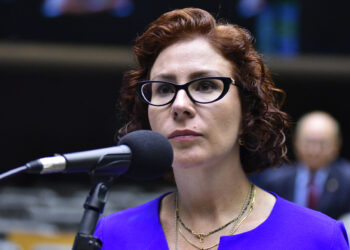 Zambelli sofre agressões na prisão na Itália e é transferida de cela