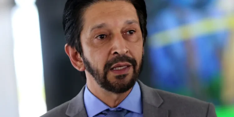 Prefeito de São Paulo recebe críticas após resposta a pedido por moradia popular