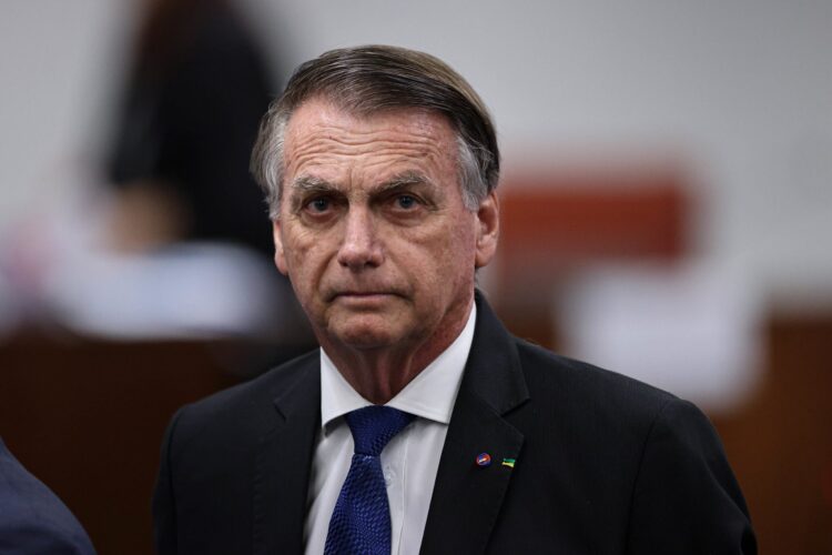 Bolsonaro passa por nova cirurgia e segue estável; alta marcada para 1º de janeiro