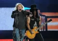 Fãs da banda de rock Guns N’ Roses esgotam 30 mil ingressos em apenas 30 minutos