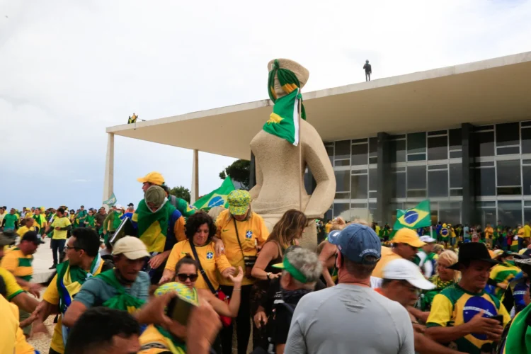 Justiça da Argentina decide extraditar foragidos do 8 de janeiro após pedido de Alexandre de Moraes