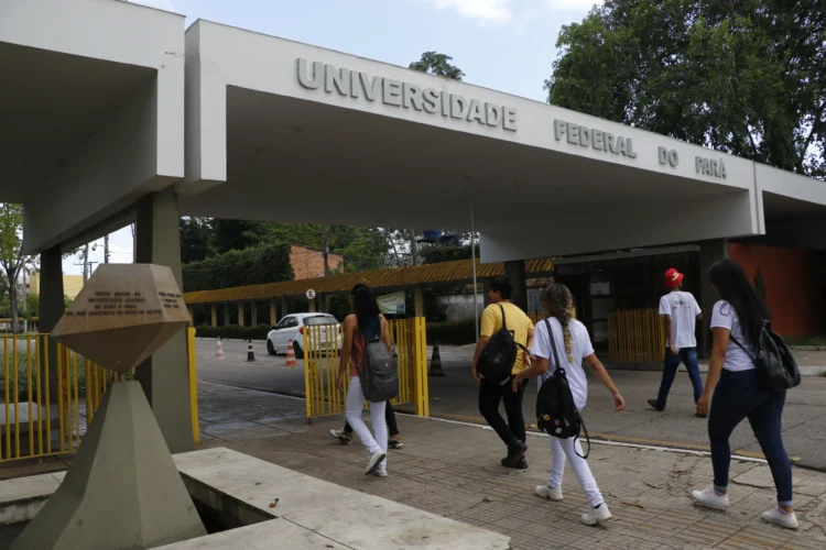 Congresso aprova corte de R$ 488 milhões para universidades federais em 2026