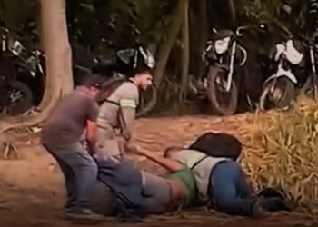 Homem tenta furtar motos e é amarrado pela população, em Barcarena