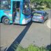 Em Campinas, após discussã0 de trânsito, ônibus arrasta carro que estava parado em local proibido; vídeo impressiona