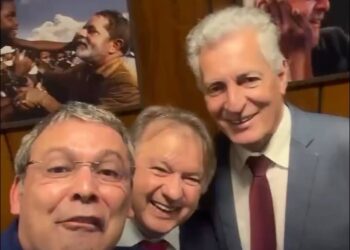 Deputados petistas gravam vídeo comemorando a aprovação de mais impostos