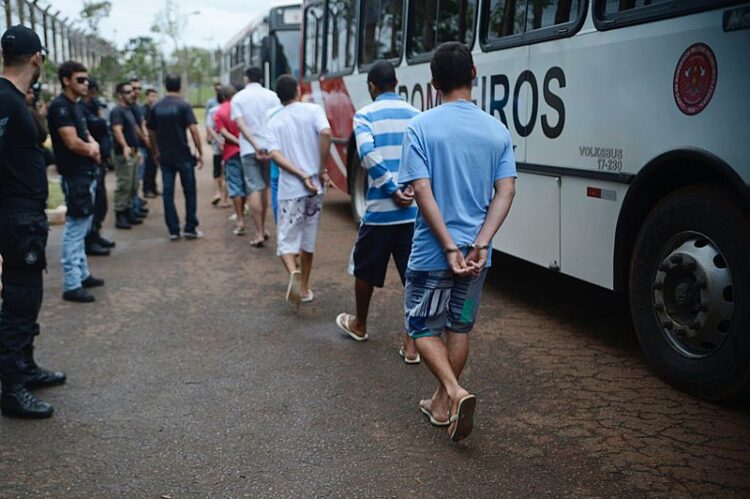Governo do RN cria bolsa de R$ 500 para jovens infratores e gera críticas