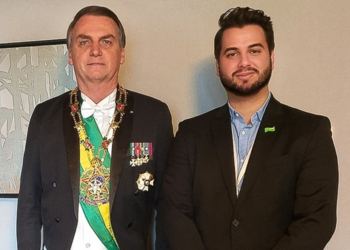 Moraes dá 24h para defesa explicar por que ex-assessor de Bolsonaro, Filipe Martins, usou LinkedIn