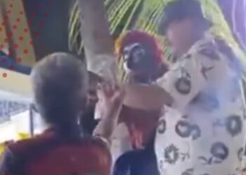 Homem provoca artista alagoano durante apresentação e acaba derrubado na orla da Pajuçara