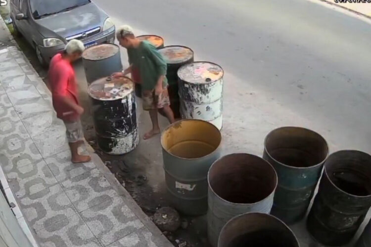 Jovens ficam feridos após acender isqueiro e provocar explosão de tonel no Recife