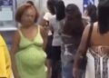 Mulher usa barriga falsa para furar fila em lotérica e provoca revolta