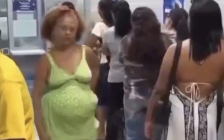 Mulher usa barriga falsa para furar fila em lotérica e provoca revolta