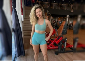 Influenciadora afirma que piercing íntimo causou fim de casamento de fã