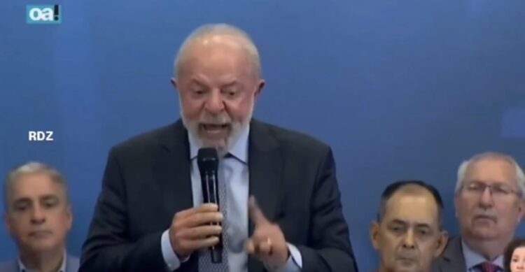 Lula se refere a Erika Hilton no masculino durante discurso e provoca reação nas redes