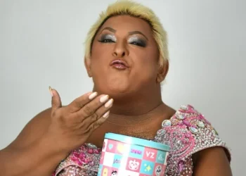 Patixa Teló se irrita com abordagem de fã em shopping e reage: “já vai pegar uma tapa”