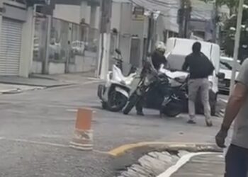 Discussão termina em agressão entre moto Uber e motociclista no Reduto